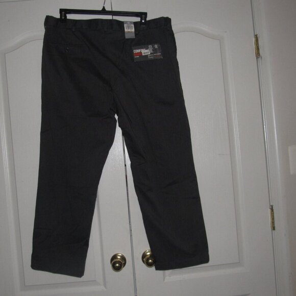 NWT DOCKERS Relaxed Fit Flat Front Comfort Khaki Gray Pants Size W42 - Picture 3 of 8